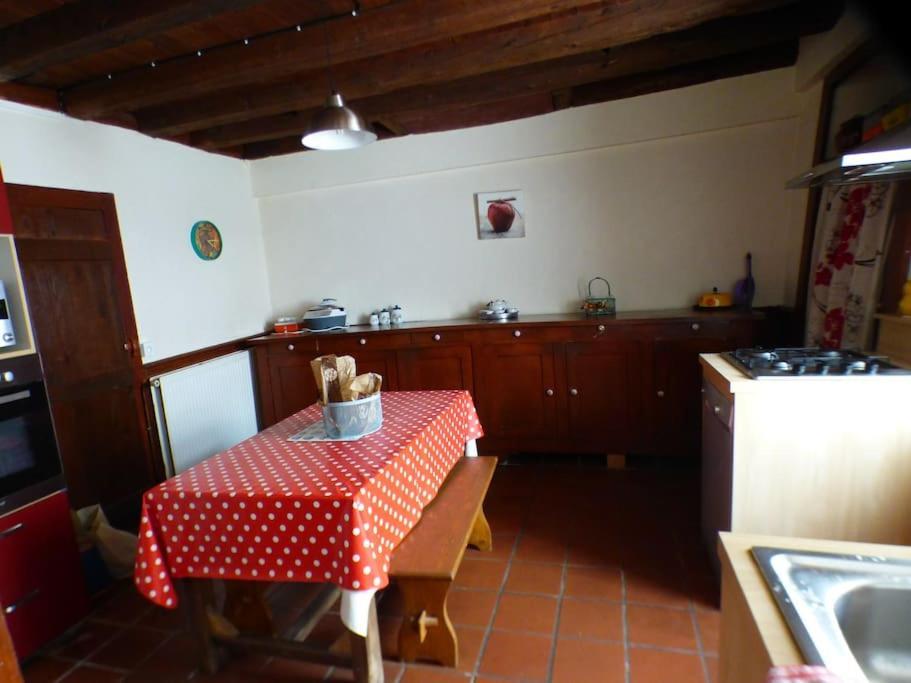 Maison Familiale Pour 8 Saint-Aventin Exteriör bild